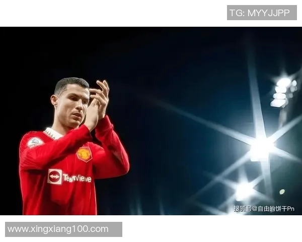 足球名将的辉煌历程与传奇瞬间解析：从青涩少年到世界巨星的成长轨迹